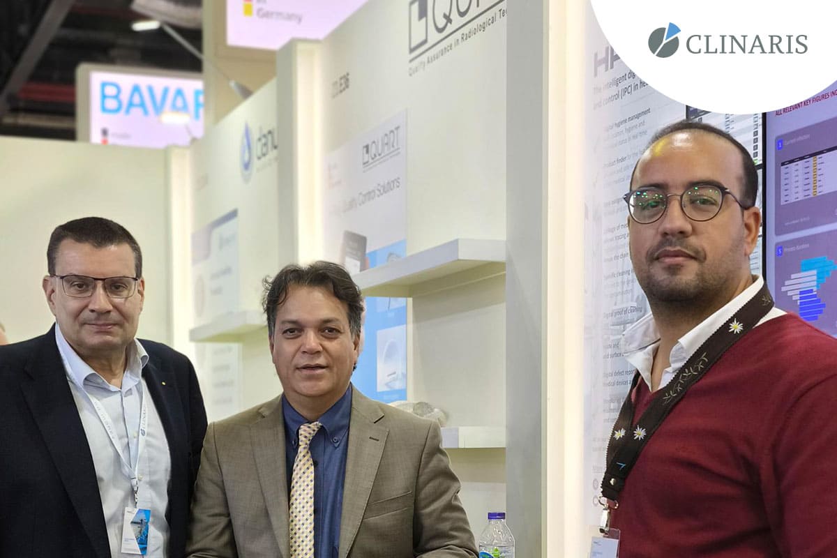 Thorsten Amann und Faical Raji treffen Abdul Mujeer Chisty an Tag 3 auf der Arab Health